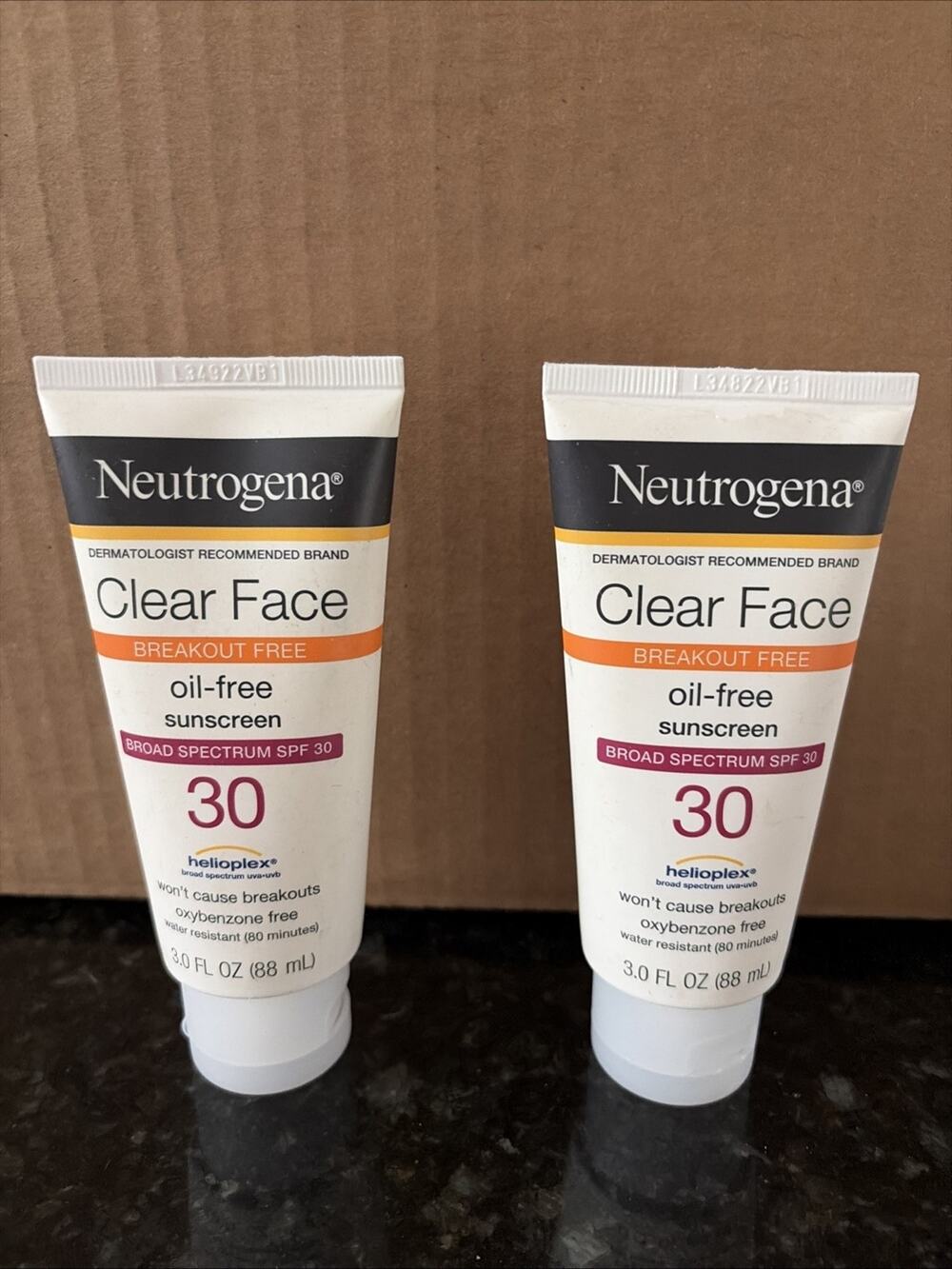 Neutrogena Clear Face Oil-Free Sunscreen SPF 30 Helioplex Exp 10/2025 - 3 Oz 2pk